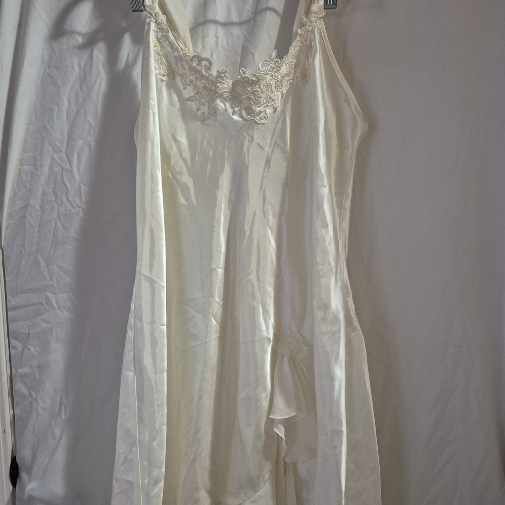 Elegant Cream Lace Trim Nightgown